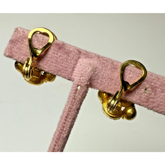 Vintage Singed Monet Clip On Earrings Gold Tone Jewel Cabochons Amber Red Rope - Picture 2 of 7